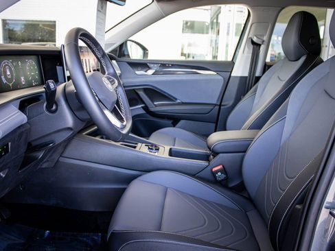 Certified 2025 Volkswagen Tiguan SE image 29