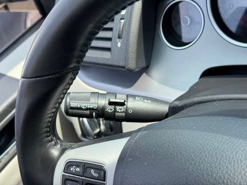 Used 2013 Volkswagen Routan SE FWD image 24