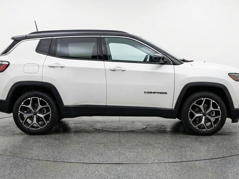 Used 2025 Jeep Compass Limited image 11