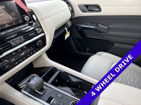 New 2025 Nissan Pathfinder SV image 20