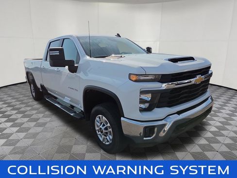 Used 2025 Chevrolet Silverado 2500 LT w/ Convenience Package AWD/4WD image 3