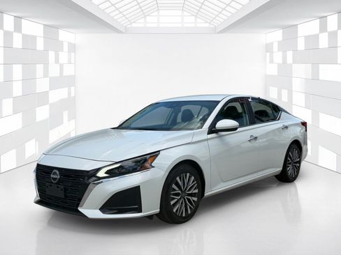 Certified 2023 Nissan Altima 2.5 SV FWD image 3