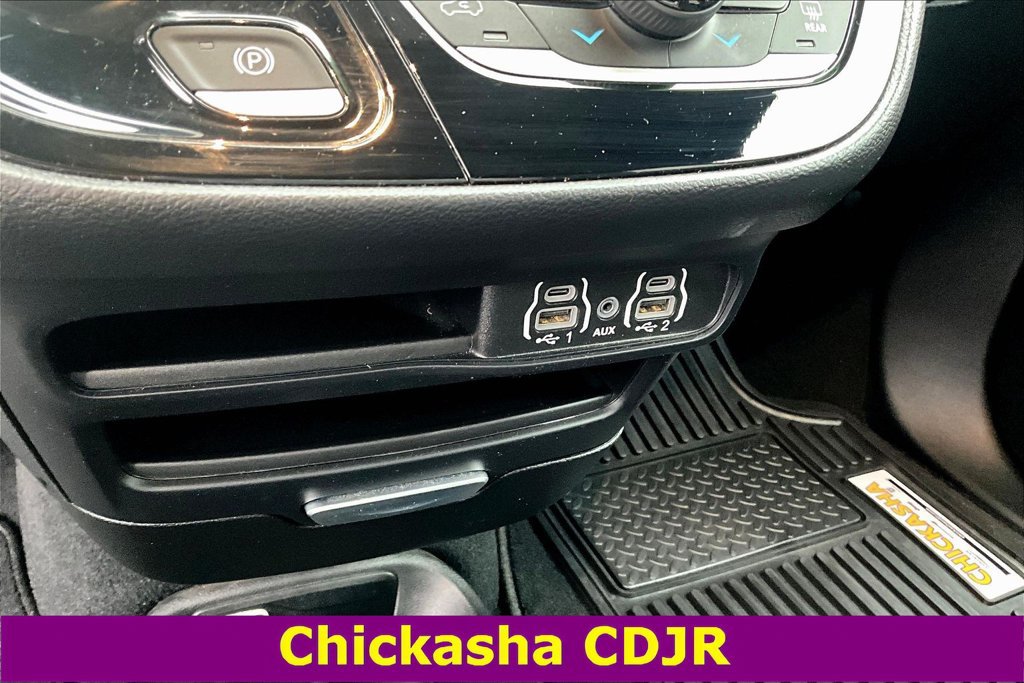 Used 2025 Chrysler Pacifica Select FWD image 15