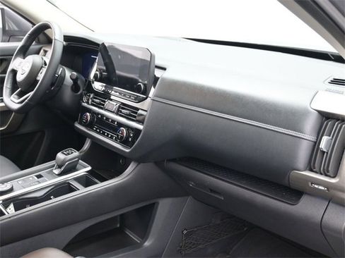 Used 2024 Nissan Pathfinder Platinum image 26