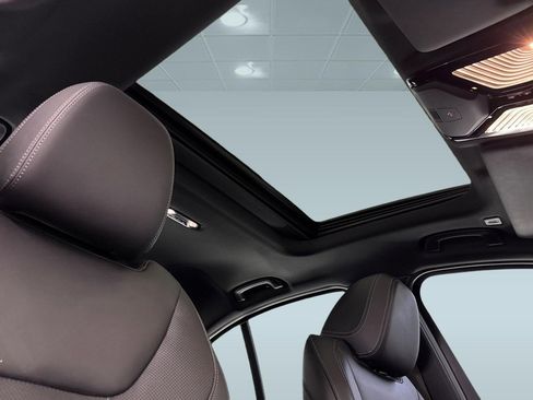 Used 2023 BMW 330i Sedan w/ M Sport Package image 16