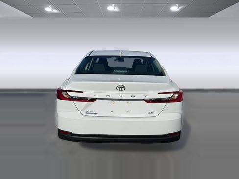 Used 2025 Toyota Camry LE image 10