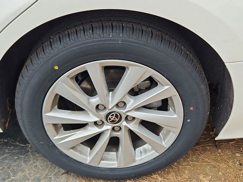 Used 2022 Toyota Camry LE image 6