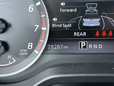 Used 2023 Nissan Titan SV image 22