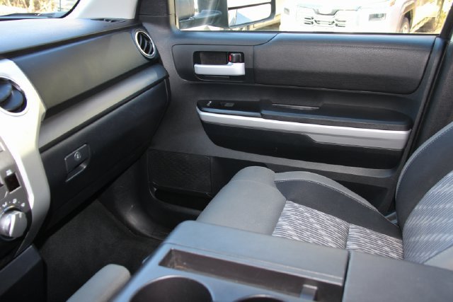 Used 2018 Toyota Tundra SR5 AWD/4WD image 31
