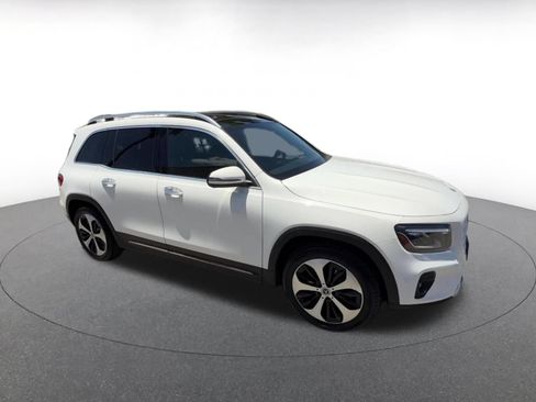 Used 2025 Mercedes-Benz GLB 250 image 2