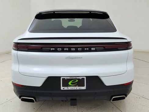 Used 2025 Porsche Cayenne Coupe AWD/4WD image 5