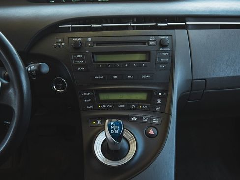 Used 2011 Toyota Prius Five image 15