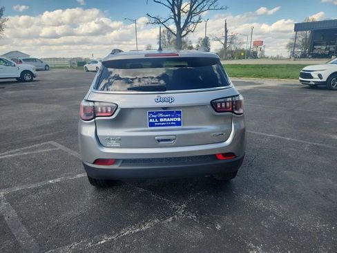 Used 2022 Jeep Compass Latitude AWD/4WD image 3