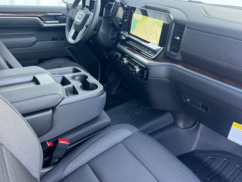 New 2026 GMC Sierra 1500 SLE image 12