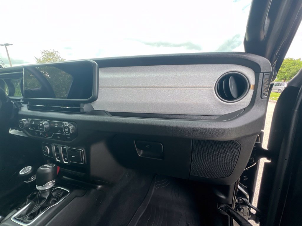 Used 2025 Jeep Wrangler Sport AWD/4WD image 21