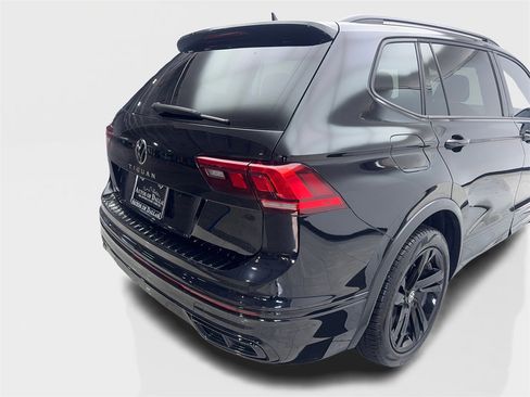 Used 2024 Volkswagen Tiguan SE R-Line w/ MDO Package, Three-Row image 18