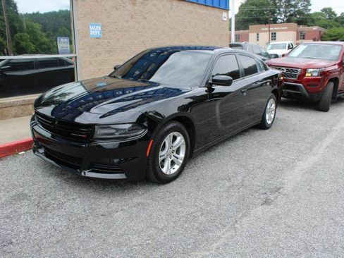 Used 2020 Dodge Charger SXT w/ Leather Interior Group RWD image 2
