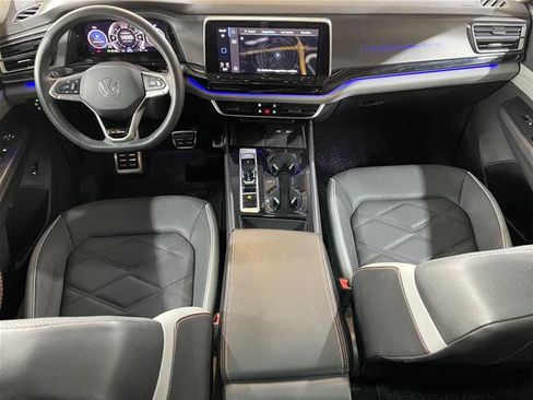 Used 2024 Volkswagen Atlas Peak Edition SEL AWD/4WD image 23