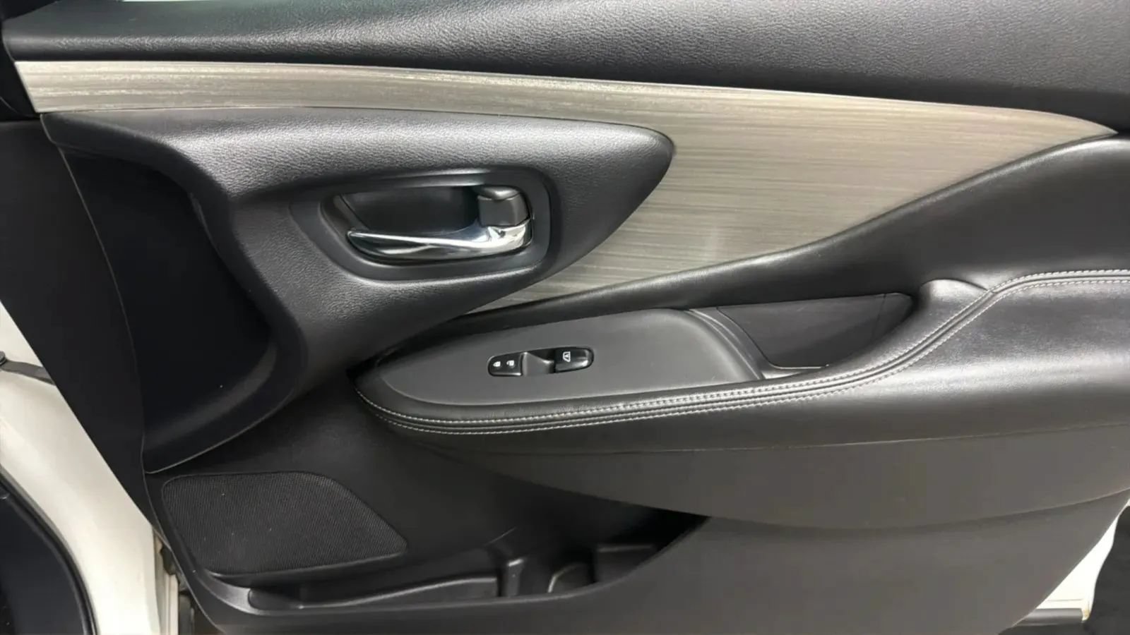Used 2015 Nissan Murano S FWD image 17