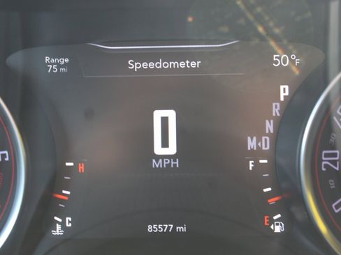 Used 2018 Dodge Challenger SXT image 5