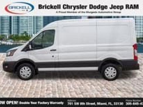Used 2022 Ford E-Transit 148 High Roof Extended RWD image 18