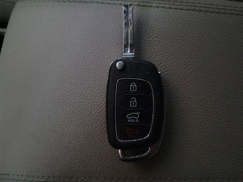 Used 2017 Hyundai Tucson SE image 32