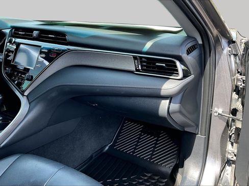 Used 2020 Toyota Camry SE FWD image 15