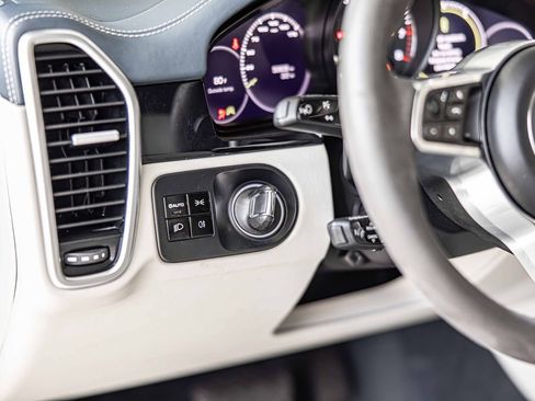 Used 2021 Porsche Cayenne E-Hybrid image 23