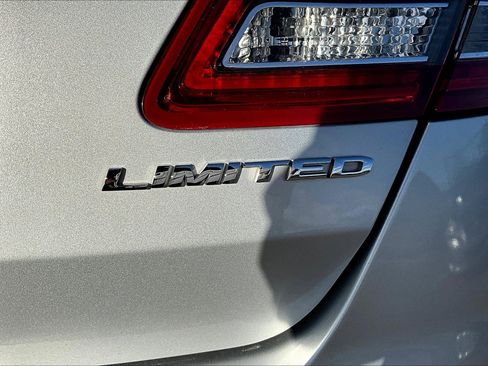 Used 2017 Ford Taurus Limited image 29