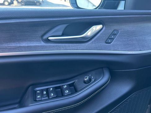 New 2025 Jeep Grand Cherokee Limited w/ Trailer Tow Package image 16