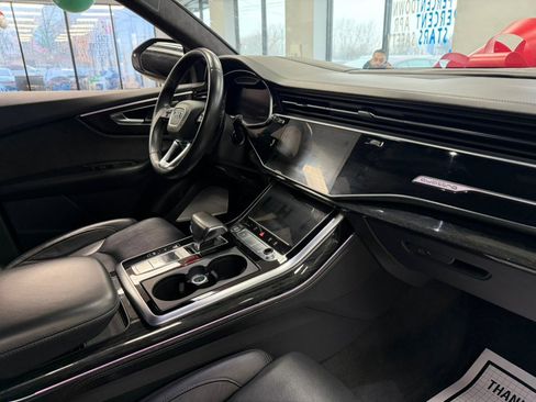 Used 2019 Audi Q8 Prestige w/ Luxury Package image 35