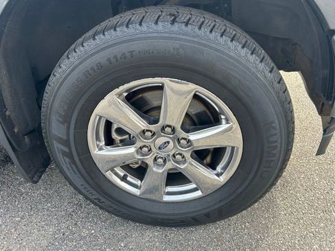 Used 2019 Ford F150 Lariat w/ Equipment Group 502A Luxury AWD/4WD image 2