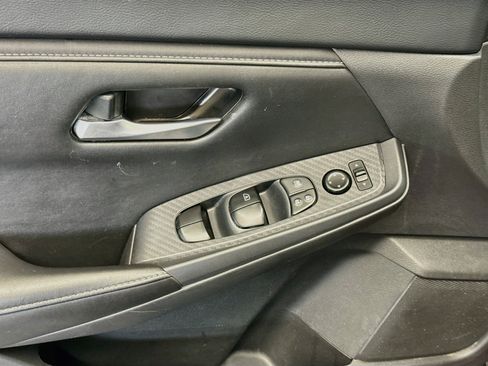 Used 2024 Nissan Sentra SV FWD image 15