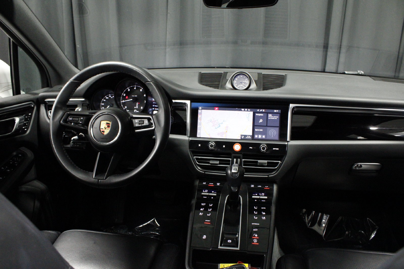 Used 2022 Porsche Macan AWD/4WD image 4