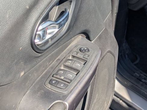 Used 2020 Jeep Cherokee Latitude AWD/4WD image 15