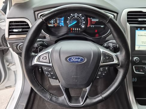 Used 2019 Ford Fusion SEL image 25