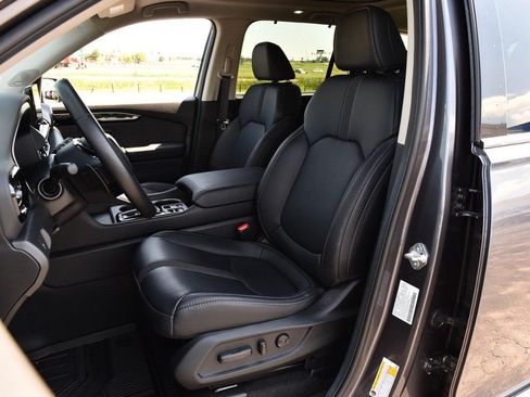 Certified 2025 Honda Pilot Touring image 22