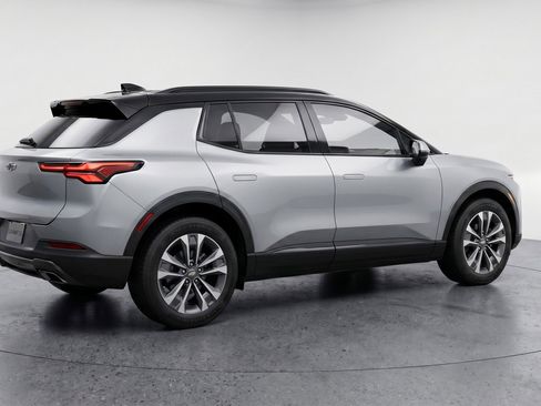 Used 2025 Chevrolet Equinox LT FWD image 9