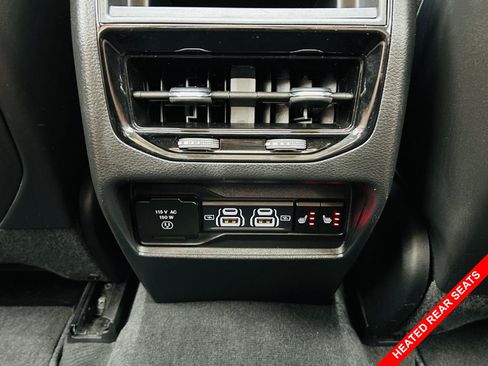 Used 2023 Jeep Grand Cherokee Limited w/ Black Appearance Package AWD/4WD image 9