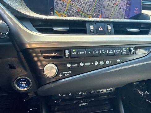 Used 2021 Lexus ES 300h w/ Accessory Package FWD image 27