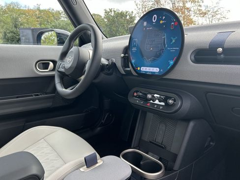 Used 2025 MINI Cooper 2-Door Hardtop image 6