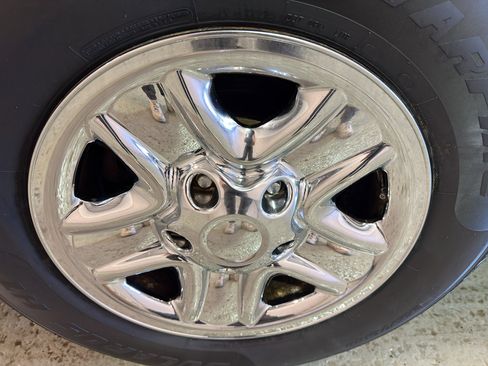 Used 2016 Toyota Tundra SR5 AWD/4WD image 32