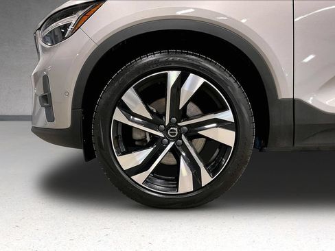 Certified 2023 Volvo XC40 B5 Plus w/ Driver Assist Package AWD/4WD image 34
