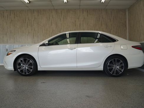 Used 2016 Toyota Camry SE FWD image 5