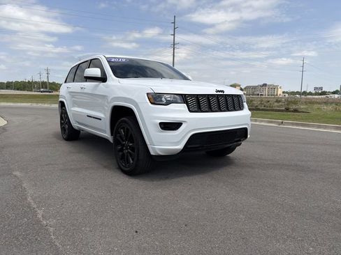 Used 2019 Jeep Grand Cherokee Altitude image 7