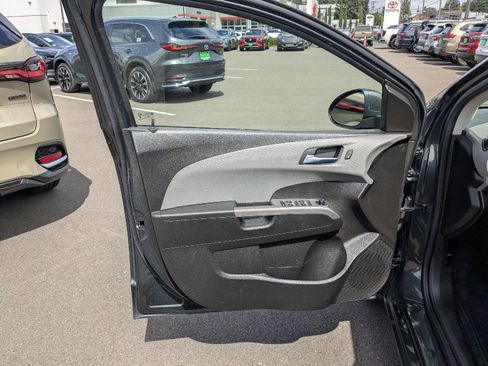 Used 2020 Chevrolet Sonic Premier FWD image 16