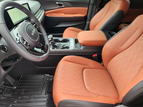 New 2026 Kia Carnival EX FWD image 10