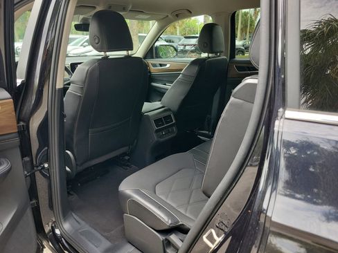 Used 2024 Volkswagen Atlas SE image 10