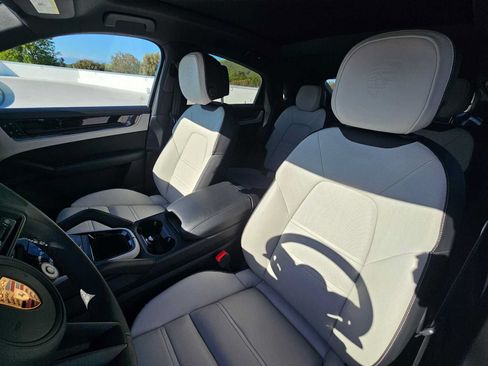 Used 2025 Porsche Cayenne S AWD/4WD image 21