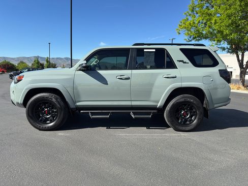 Used 2023 Toyota 4Runner TRD Off-Road Premium w/ Moonroof Package AWD/4WD image 4